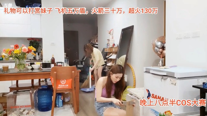 美女大海做事真可爱啊
