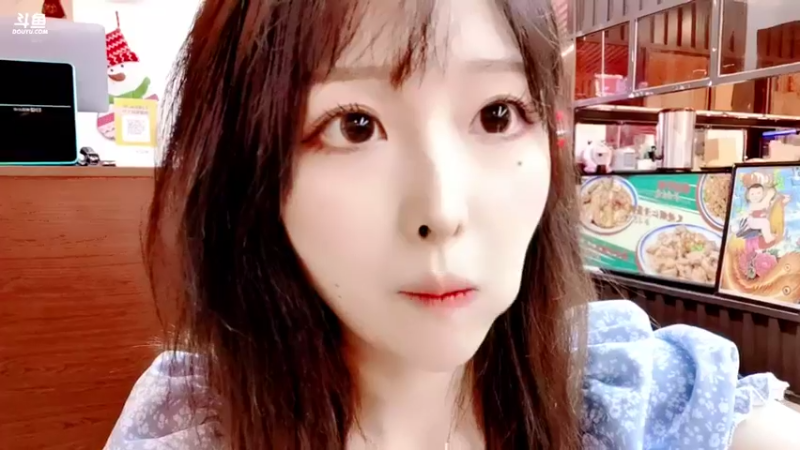 【2021-08-19 19点场】六喵喵喵丶：喵❤和奈奈宝出门逛逛～