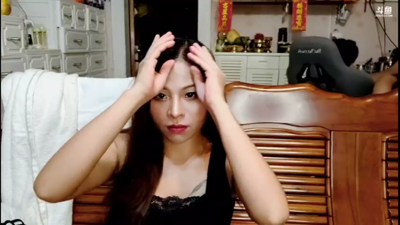 【2021-08-20 20点场】小泰一泰国户外一：今天的螃蟹 好肥美！！！！！！