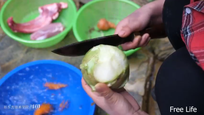 P34用新厨房做顿好吃的21妹子独自深入荒野隐居修仙,建设世外桃源投个币吧