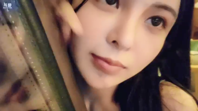 【2021-08-21 01点场】苏恩Olivia：苏恩：到三亚了 明天录制节目