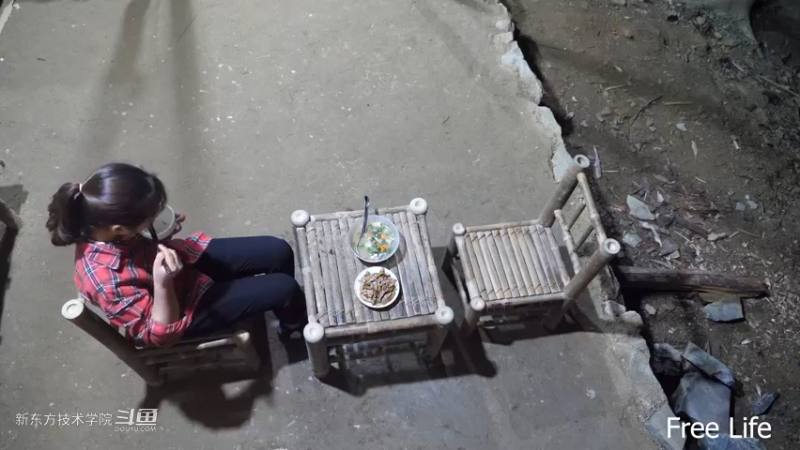 P34用新厨房做顿好吃的30妹子独自深入荒野隐居修仙,建设世外桃源投个币吧