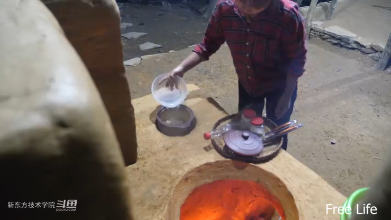 P34用新厨房做顿好吃的25妹子独自深入荒野隐居修仙,建设世外桃源投个币吧