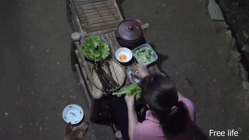 P40制作餐桌生活需要仪式感20妹子独自深入荒野隐居修仙,建设世外桃源投个币吧