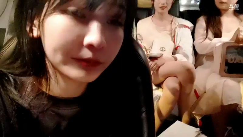 【2021-08-21 20点场】叶知秋Vanessa：叶知秋：出差中 预计22:00户外