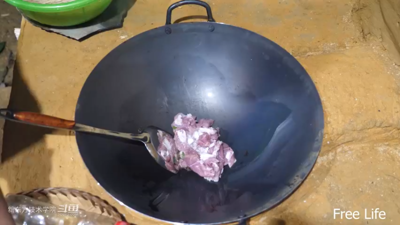 P34用新厨房做顿好吃的26妹子独自深入荒野隐居修仙,建设世外桃源投个币吧