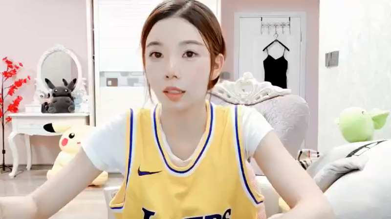 【2021-08-22 17点场】丽亚celiahunne：小姨子:在斗鱼养了个丽亚