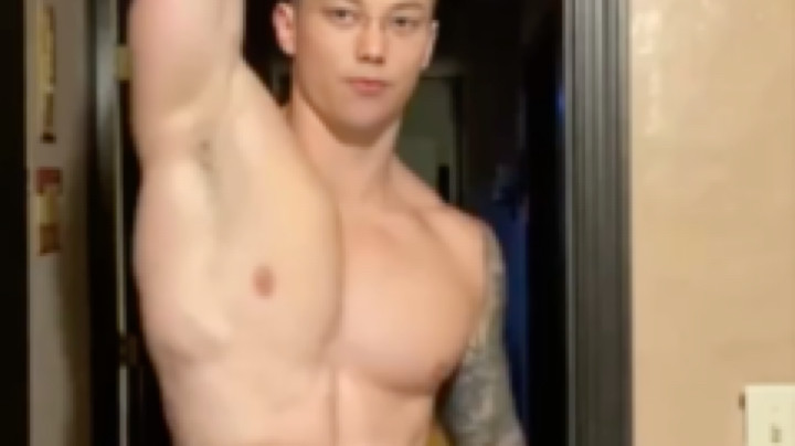 让你们看看健硕的肌肉