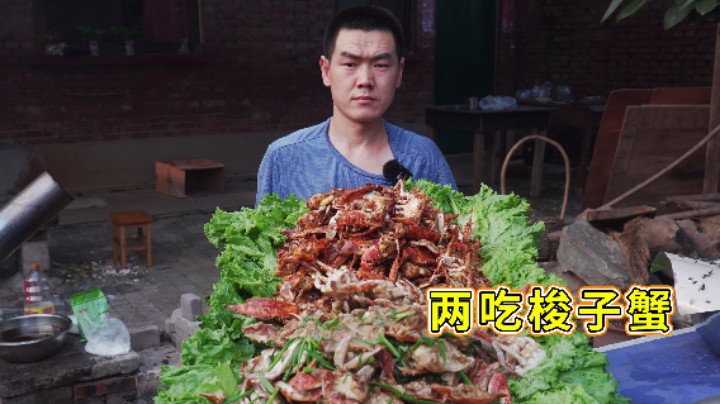 阿远买了20斤梭子蟹，肉肥个儿大，做道“两吃梭子蟹”解解馋