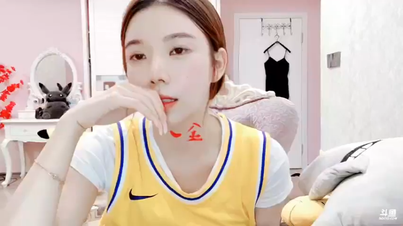 【2021-08-22 20点场】丽亚celiahunne：小姨子:在斗鱼养了个丽亚