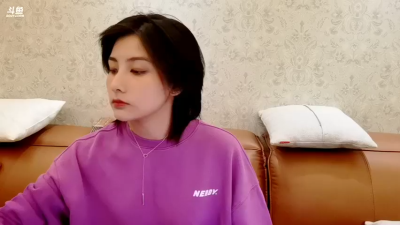 【2021-08-22 19点场】我是唐菲：心里的雨倾盆而下