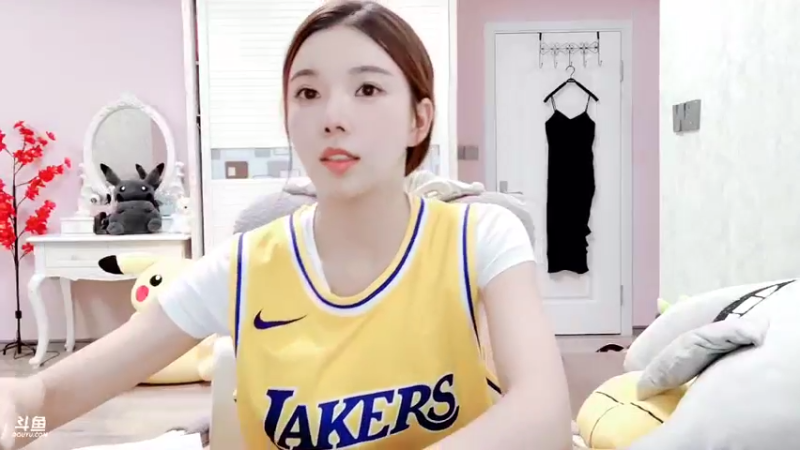 【2021-08-22 18点场】丽亚celiahunne：小姨子:在斗鱼养了个丽亚