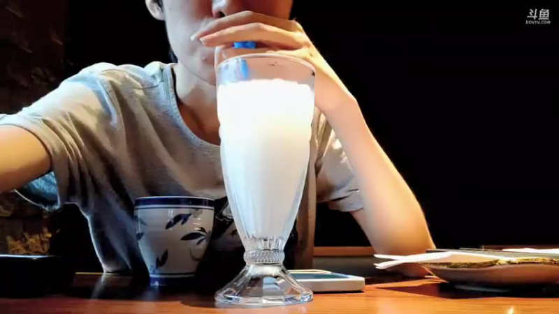 【2021-08-23 17点场】TESKoko：和初晨 a趣吃饭