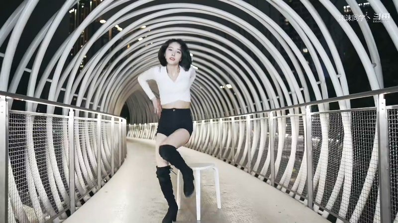 我在斗鱼看沫沫同学丶直播舞蹈