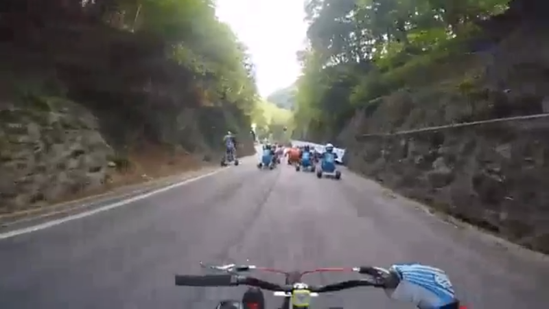 极限运动 三轮车 比赛