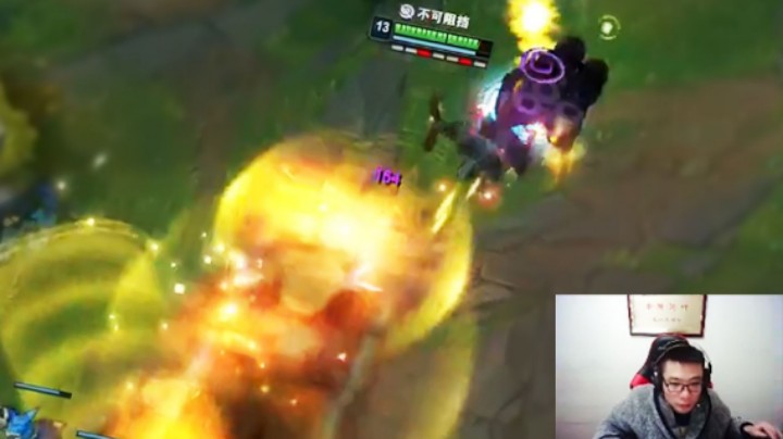 大司马飞机整绝活，开W时被琴女控住边飞边跳舞