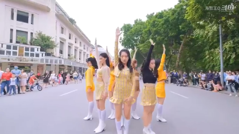 Kpop越南B-Wild舞团街头翻跳TWICE最新回归曲-(I CAN'T STOP ME)