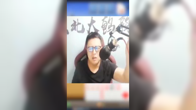 唠嗑唠入迷了，对手队友傻傻分不清，散财童子上线！