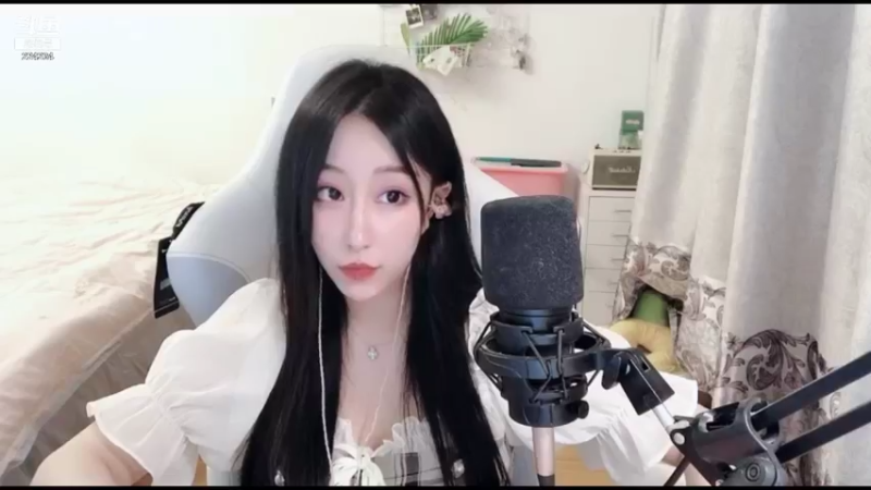 【2021-08-24 19点场】蜜茶Aimee：今晚8点《能冲不能》帮我投票吧~