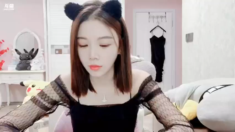 【2021-08-25 16点场】丽亚celiahunne：小姨子:年度啦
