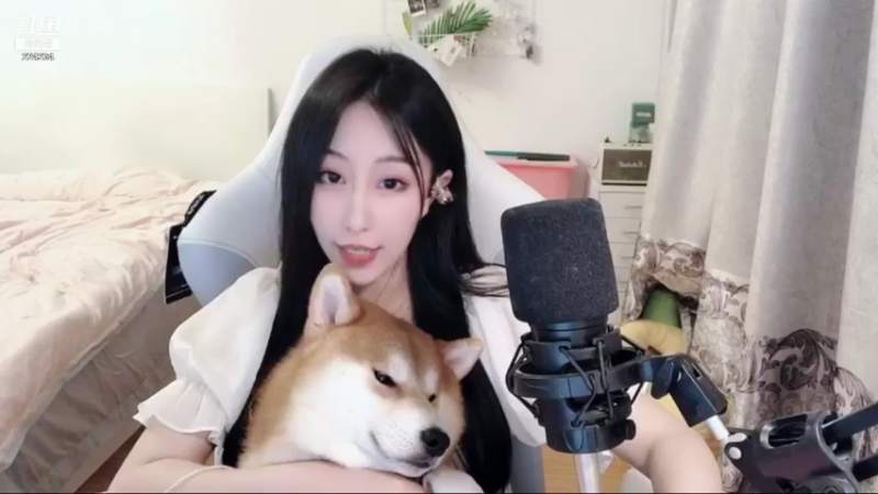 【2021-08-24 21点场】蜜茶Aimee：今晚8点《能冲不能》帮我投票吧~