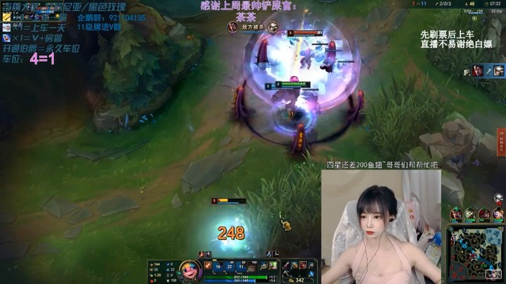 美女主播喵玩小炮被螳螂偷袭，结果还不算太亏