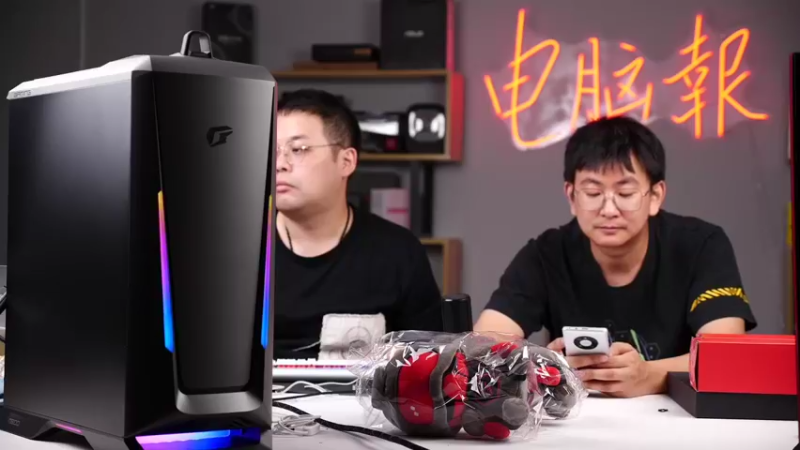 【2021-08-19 19点场】电脑报：在PCL上打广告的主机是什么样子