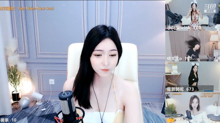 五个网红美女主播连麦PK，大家各自展示才艺，秀好身材