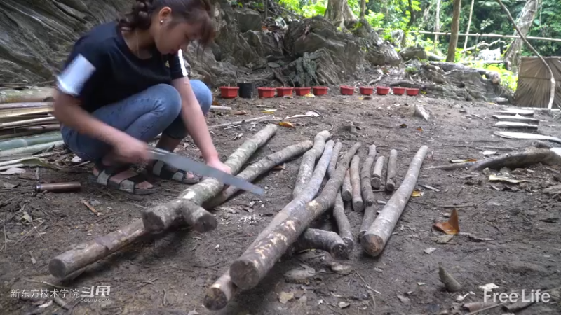 更新1季05制作置物架&淋yu6妹子独自深入荒野隐居修仙,建设世外桃源投个币吧