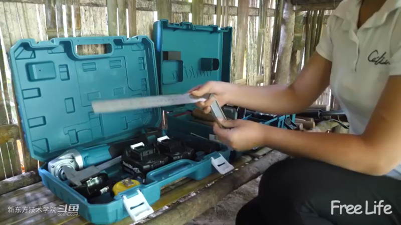 更新1季06自制家具3妹子独自深入荒野隐居修仙,建设世外桃源投个币吧