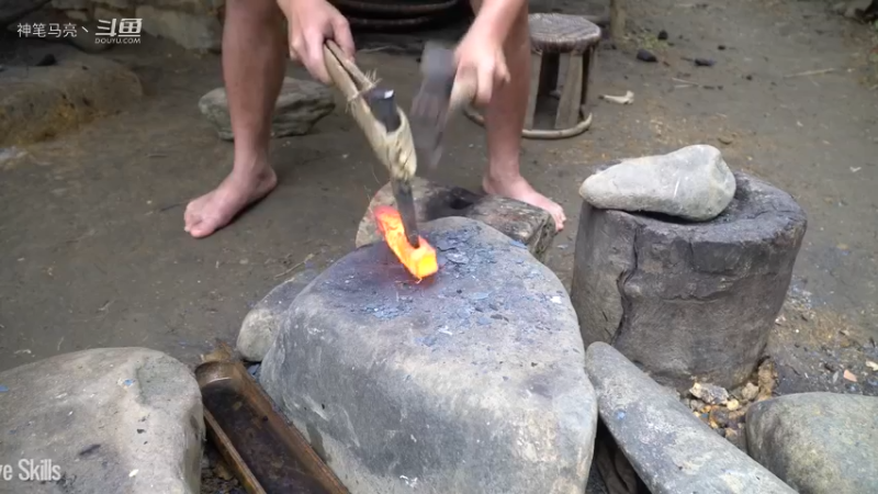 全集更新精剪版(6)新手斧升级E66锻造斧【真人我的世界-空手发展-单人炼铁】