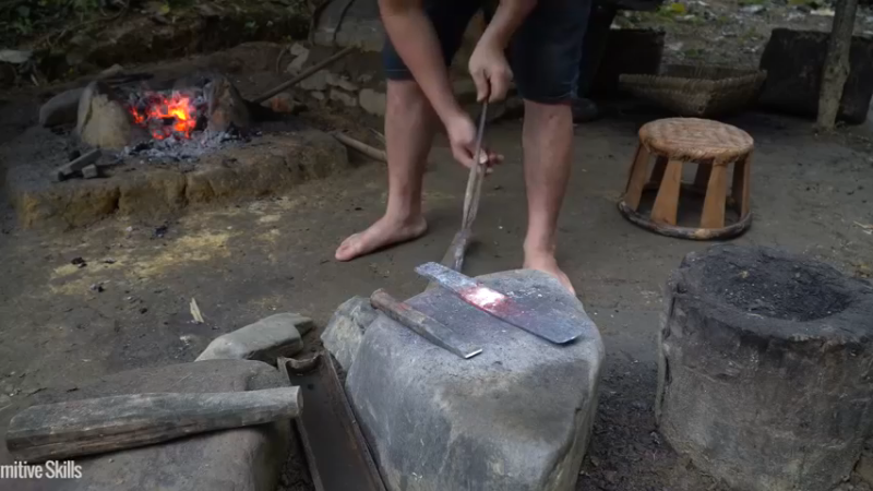 全集更新精剪版(4)E69制作木匠工具【真人我的世界-空手发展-单人炼铁】