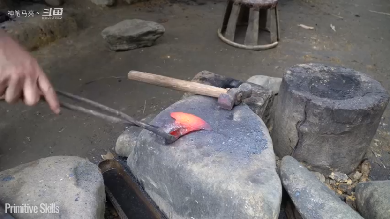 全集更新精剪版(10)新手斧升级E66锻造斧【真人我的世界-空手发展-单人炼铁】