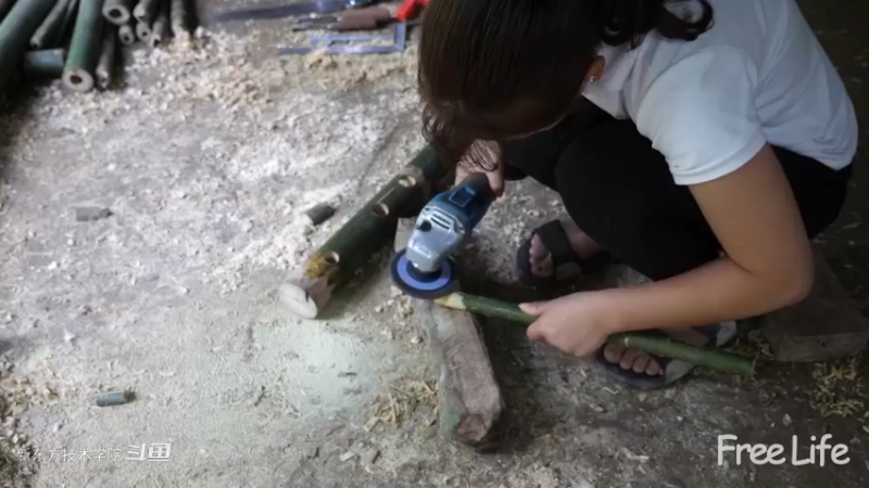 更新1季06自制家具9妹子独自深入荒野隐居修仙,建设世外桃源投个币吧