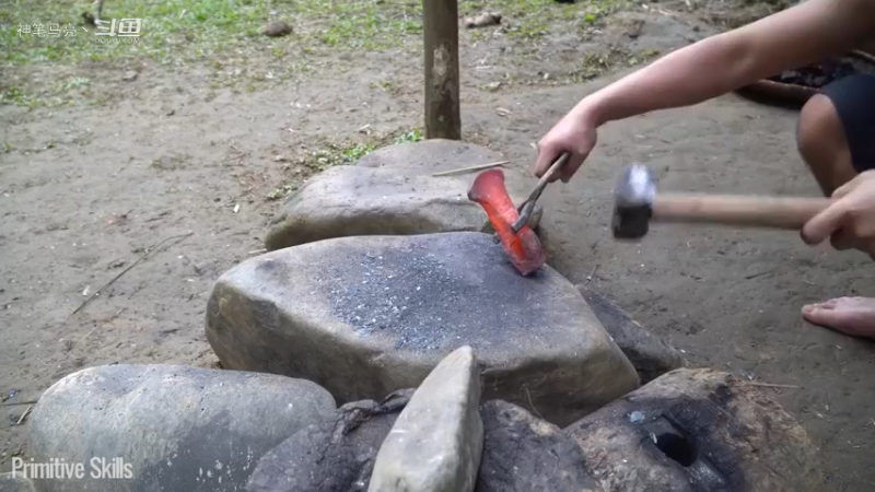 全集更新精剪版(9)新手斧升级E66锻造斧【真人我的世界-空手发展-单人炼铁】