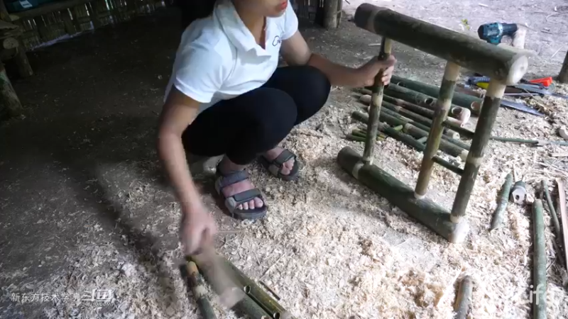 更新1季06自制家具17妹子独自深入荒野隐居修仙,建设世外桃源投个币吧