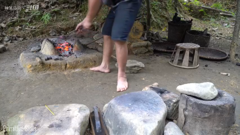 全集更新精剪版(8)新手斧升级E66锻造斧【真人我的世界-空手发展-单人炼铁】