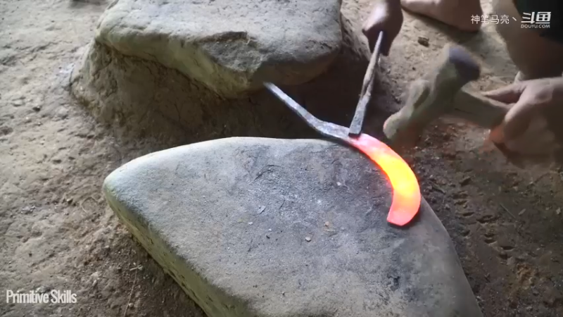 全集更新精剪版(8)E110锻造工具镰刀，韭菜瑟瑟发抖【真人我的世界-空手发展-单人炼铁】