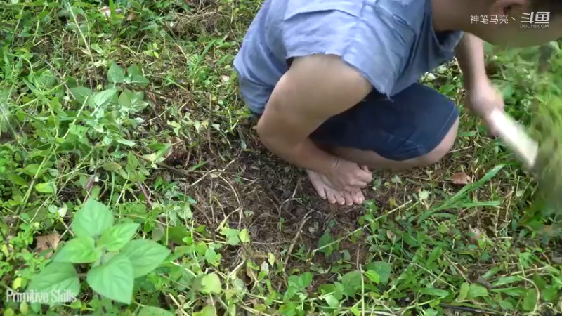 全集更新精剪版(13)E110锻造工具镰刀，韭菜瑟瑟发抖【真人我的世界-空手发展-单人炼铁】