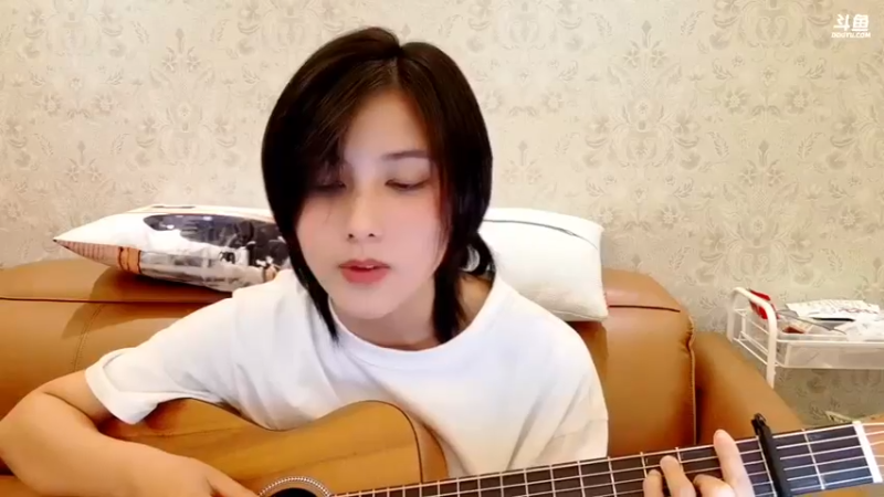 【2021-08-28 22点场】我是唐菲：沉迷于你眼睛