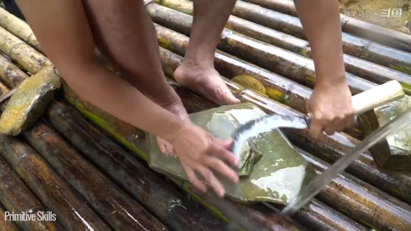 全集更新精剪版(11)E110锻造工具镰刀，韭菜瑟瑟发抖【真人我的世界-空手发展-单人炼铁】