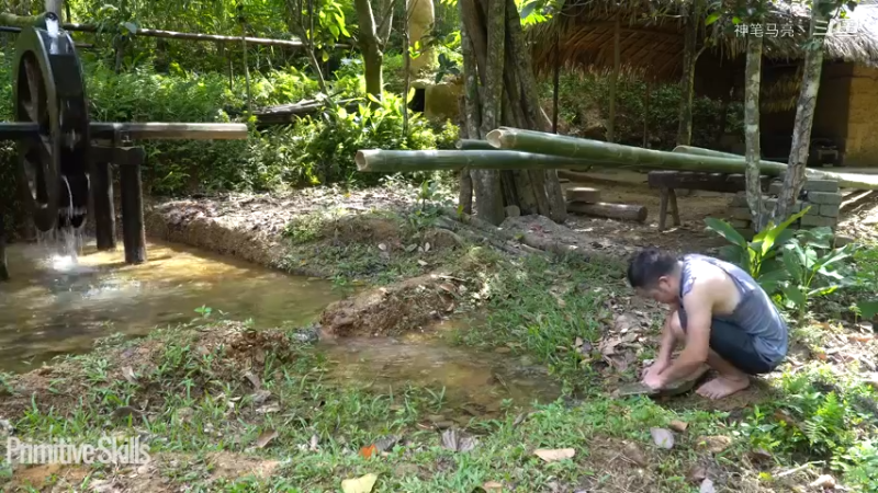 全集更新精剪版(8)E122门前泳池【真人我的世界-空手发展-单人炼铁】