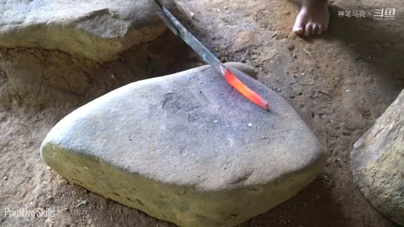 全集更新精剪版(2)E110锻造工具镰刀，韭菜瑟瑟发抖【真人我的世界-空手发展-单人炼铁】