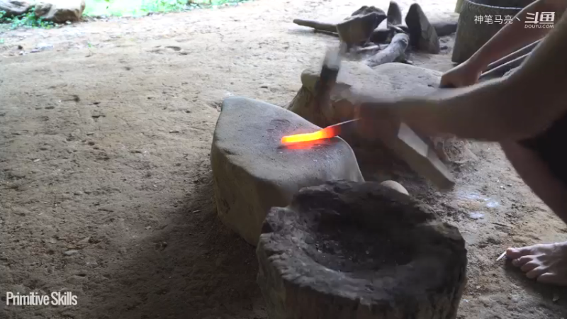 全集更新精剪版(4)E110锻造工具镰刀，韭菜瑟瑟发抖【真人我的世界-空手发展-单人炼铁】