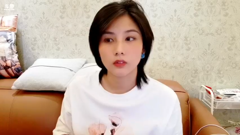 【2021-08-28 20点场】我是唐菲：沉迷于你眼睛