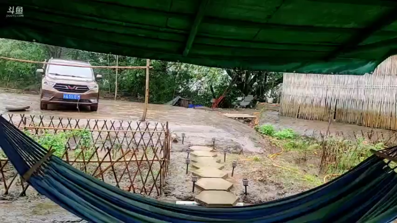 【2021-08-28 10点场】川味箩卜：西瓜妹妹户外首秀