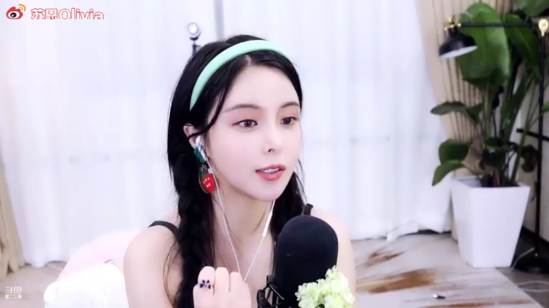 【2021-08-29 01点场】苏恩Olivia：苏恩：双倍亲密度冲冲冲