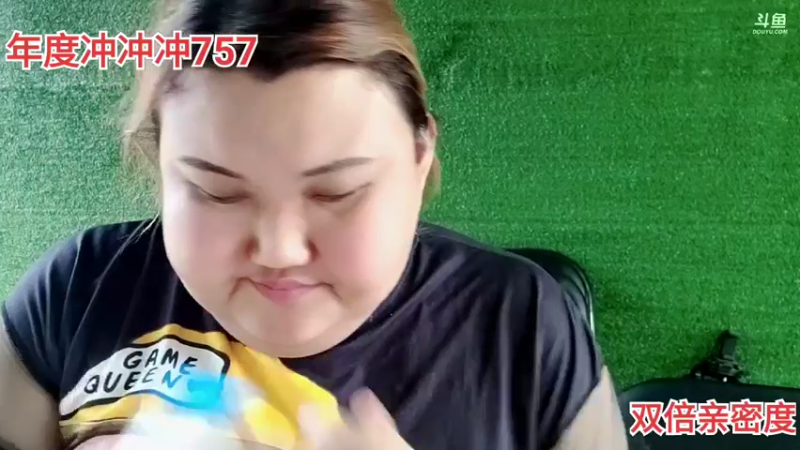 【2021-08-30 18点场】川味箩卜：箩卜和西瓜mm拍婚纱啦～