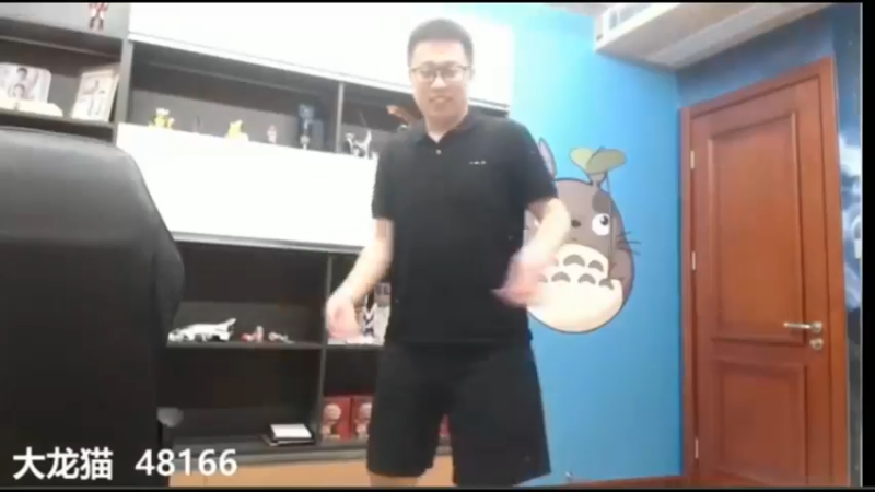 猫哥，你看前面还是后面