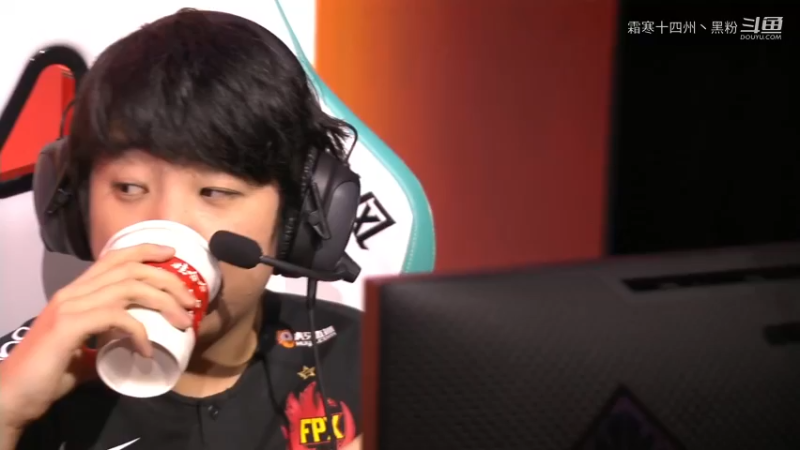 RW VS FPX第一局 (5)